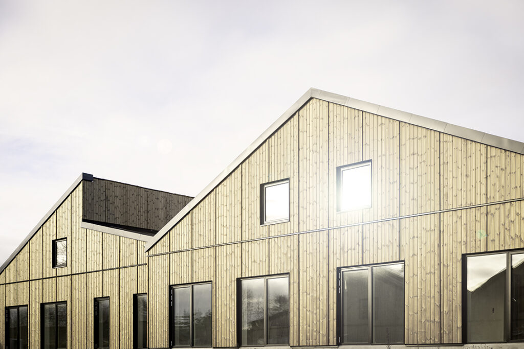 Innovativt træbyggeri overdraget til bygherre